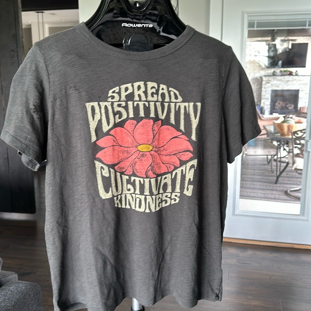 old navy tee